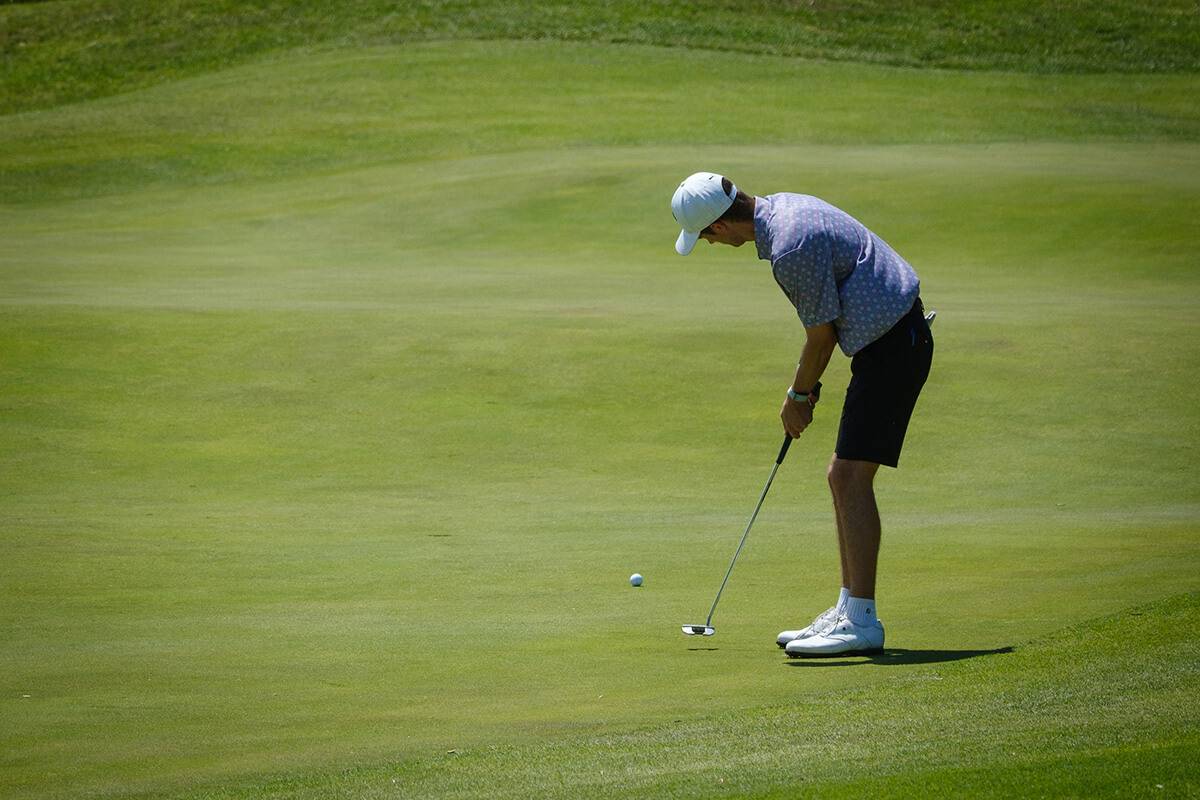 Golfer putting on Shoalhaven Heads golf course
